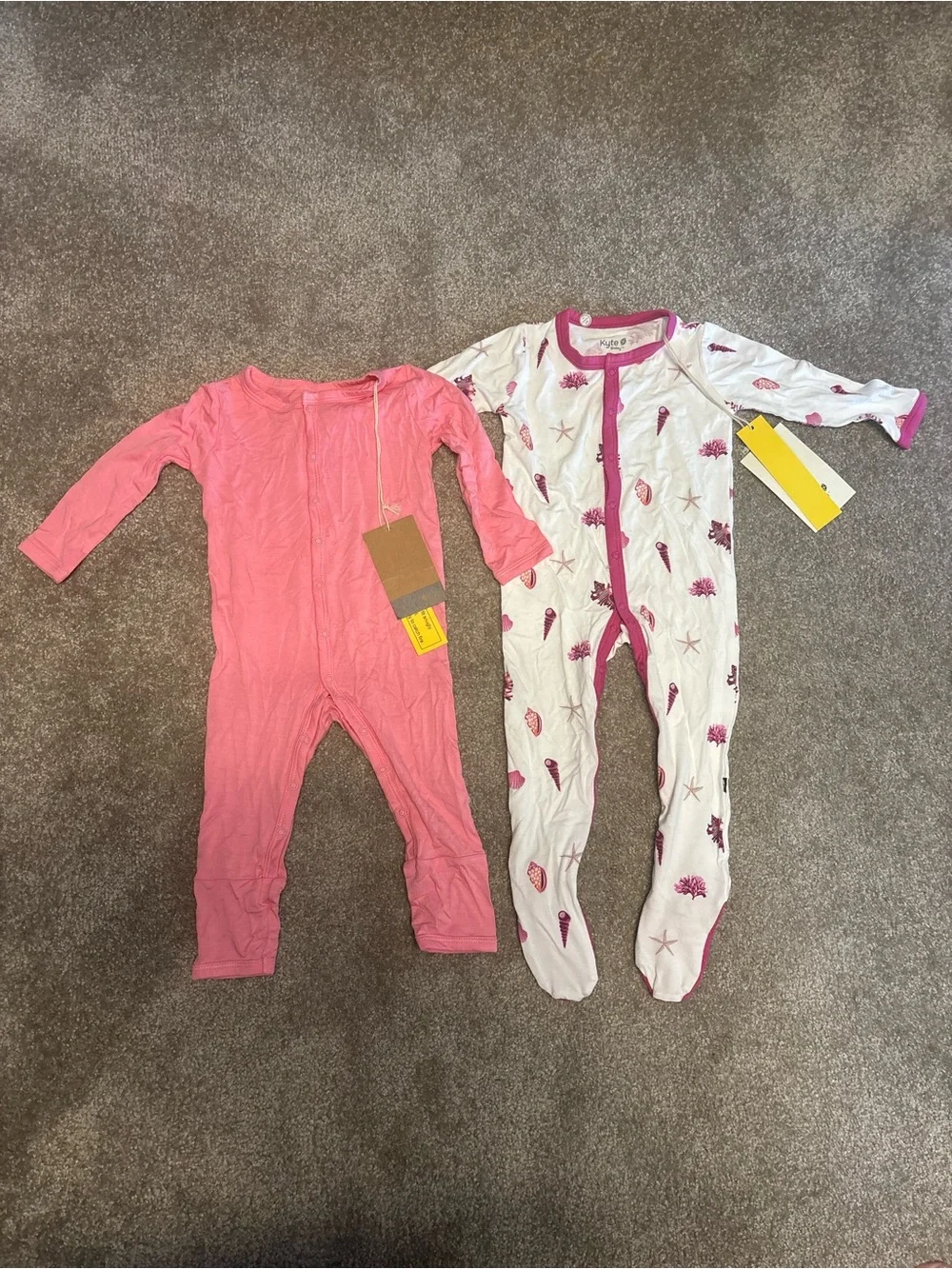 Kyte BABY Pink & White Seashell Footed Pajama Set
